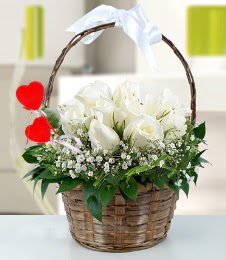 Sepet içerisinde 7 adet beyaz gül  Ankara Çankaya online çiçekçi , çiçek siparişi 