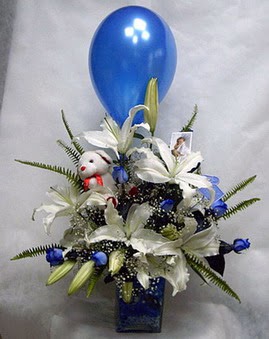  Çankaya yurtiçi ve yurtdışı çiçek siparişi  Mavi güller cam vazo oyuncak