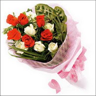 5 kirmizi 5 beyaz güllerden   Ankara Çankaya çiçek gönderme 
