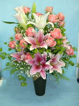  Çankaya çiçek yolla , çiçek gönder , çiçekçi   cam vazo içerisinde 21 gül 1 kazablanka 
