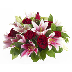güller ve kazablnaklardan aranjman  Ankara Çankaya hediye çiçek yolla   