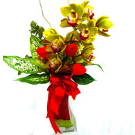  Ankara Çankaya çiçek , çiçekçi , çiçekçilik  1 adet dal orkide ve cam yada mika vazo tanzim