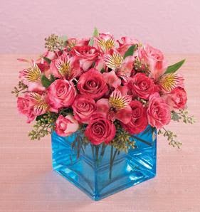  Ankara Çankaya çiçek gönderme  13 adet kirmizi gül ve cam yada mika vazo