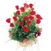  Ankara Çankaya hediye çiçek yolla  12 adet kirmizi gülden sepet tanzimi