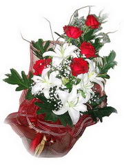  Ankara Çankaya internetten çiçek siparişi  5 adet kirmizi gül 1 adet kazablanka çiçegi buketi
