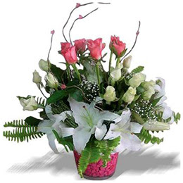  Ankara çiçek siparişi Çankaya çiçek satışı  cam yada mika içerisinde 7 beyaz 6 kirmizi 1 dal kazablanka 