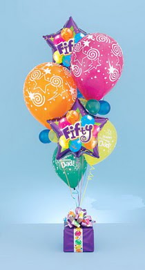  Ankara Çankaya anneler günü çiçek yolla  15 adet uçan balon ve küçük kutuda çikolata