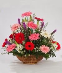 Sepet içerisinde karisik kokulu çiçekler  Ankara çiçek yolla Çankaya internetten çiçek satışı 