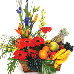 Meyva ve çiçeklerden olusmus hediye sepeti  Çankaya yurtiçi ve yurtdışı çiçek siparişi 