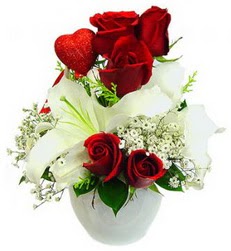5 adet kirmizi gül 1 adet kazablanka çiçegi  Ankara Çankaya online çiçekçi , çiçek siparişi 