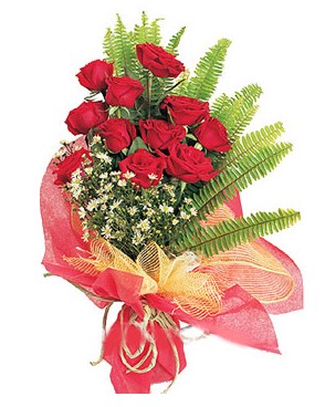  Ankara Çankaya uluslararası çiçek gönderme  11 adet kırmızı güllerden buket modeli