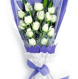  Çankaya yurtiçi ve yurtdışı çiçek siparişi  11 adet beyaz gül buket modeli