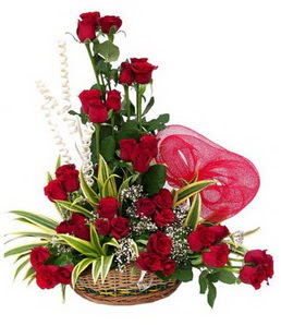  Ankara çiçek gönderme Çankaya ucuz çiçek gönder  25 adet kırmızı gül sepeti çiçeği