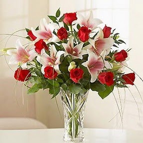  Ankara Çankaya çiçekçiler  12 adet kırmızı gül 1 dal kazablanka çiçeği