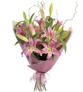  Ankara Çankaya uluslararası çiçek gönderme  3 dal cazablanca buket çiçeği