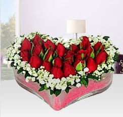 Kalp içerisinde 10 adet kırmızı gül  Ankara Çankaya hediye çiçek yolla 