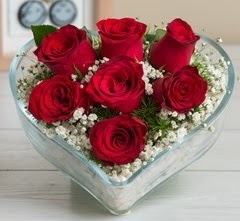 Kalp içerisinde 7 adet kırmızı gül  Çankaya çiçekçiler 14 şubat sevgililer günü çiçek 