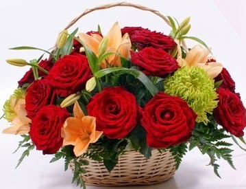 Sepette 5 adet kırmızı gül ve kır çiçekleri  Çankaya çiçekçiler 14 şubat sevgililer günü çiçek  