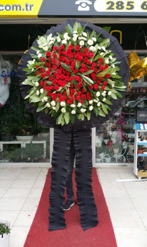 Cenaze çiçeği cenaze çelengi çiçek modeli  Ankara Çankaya uluslararası çiçek gönderme 