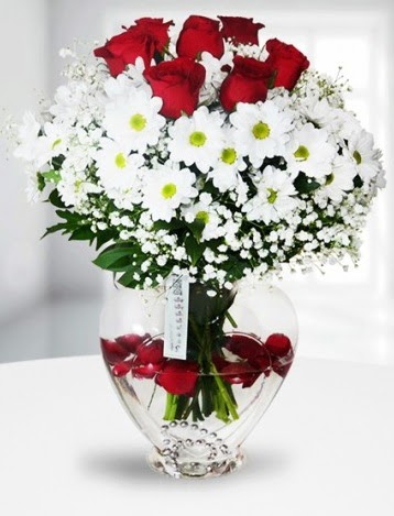 Kalp camda 7 gül kır çiçeği süper görsellik  Ankara Çankaya anneler günü çiçek yolla 