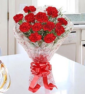 12 adet kırmızı karanfil buketi  Ankara Çankaya uluslararası çiçek gönderme 