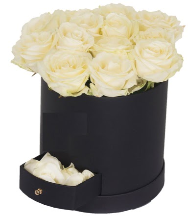 Kutu içerisinde 18 adet beyaz gül  Çankaya çiçekçiler 14 şubat sevgililer günü çiçek 
