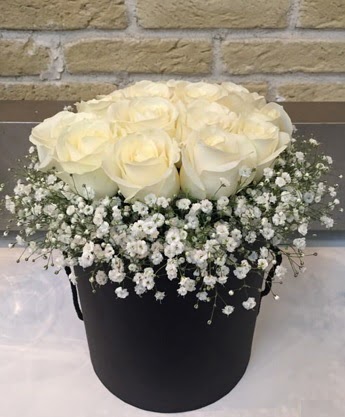 19 adet beyaz gülden görsel kutu çiçeği  Ankara Çankaya online çiçekçi , çiçek siparişi 